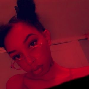 Meet your Posher, Joi